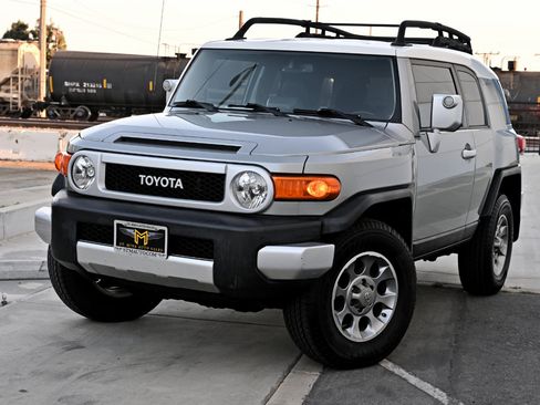 Used 2011 Toyota FJ Cruiser 4WD w/ Upgrade Pkg image 24