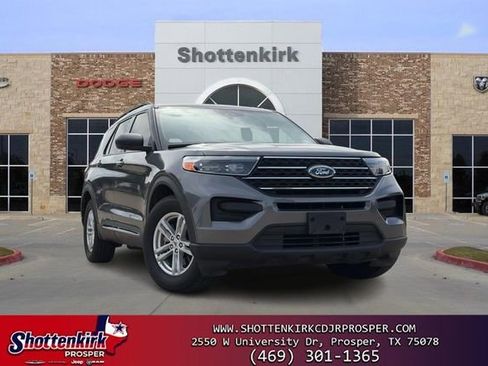 Used 2021 Ford Explorer XLT RWD image 1