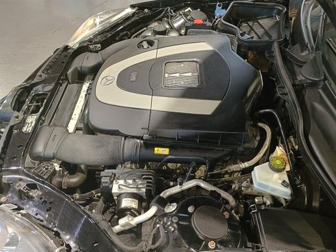 Used 2011 Mercedes-Benz SLK 300 image 43