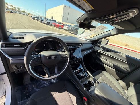 Used 2025 Jeep Grand Cherokee Laredo X w/ Luxury Tech Group I image 14