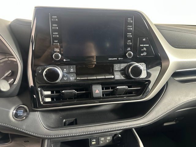 Used 2022 Toyota Highlander XLE AWD/4WD image 14