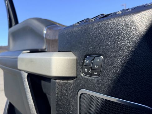 Used 2020 Ford F350 Lariat image 19