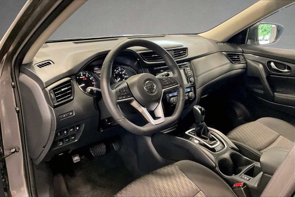 Used 2019 Nissan Rogue SV AWD/4WD image 18