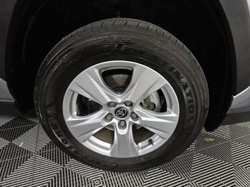 Used 2021 Toyota RAV4 XLE w/ Convenience Package AWD/4WD image 9