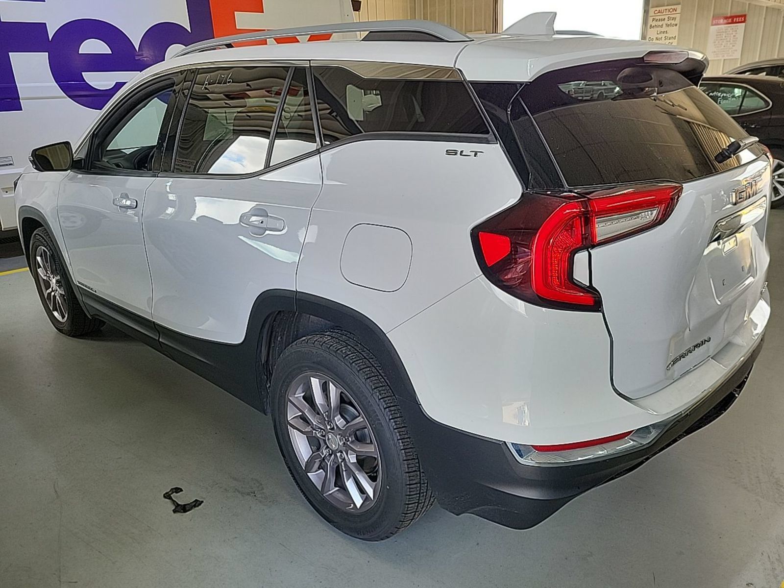 Used 2023 GMC Terrain SLT AWD/4WD image 5