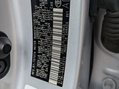 Used 2017 Toyota Corolla LE image 29