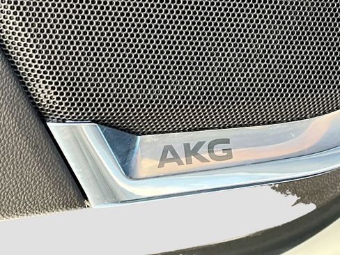 Used 2023 Cadillac Escalade Premium Luxury image 13