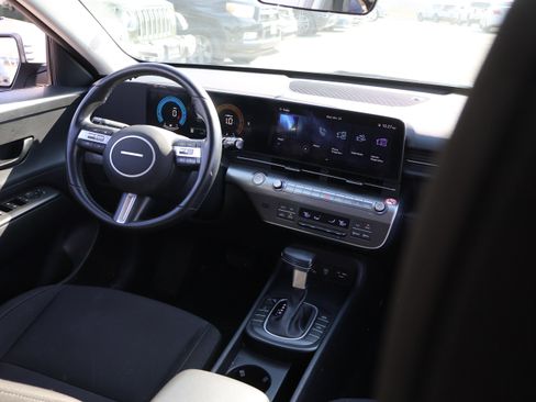 Used 2025 Hyundai Kona SEL image 12