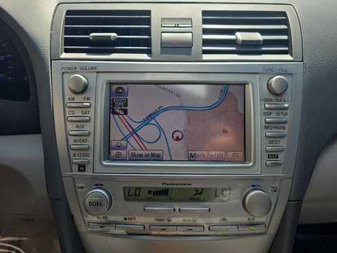 Used 2011 Toyota Camry XLE w/ SE/XLE Extra-Value Pkg FWD image 16