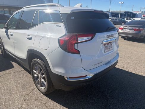 Used 2024 GMC Terrain SLT image 4
