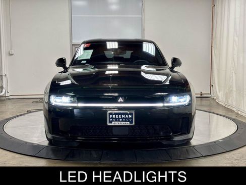 Used 2024 Dodge Charger Daytona Scat Pack w/ Plus Group AWD/4WD image 3