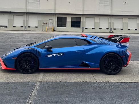Used 2022 Lamborghini Huracan STO image 6