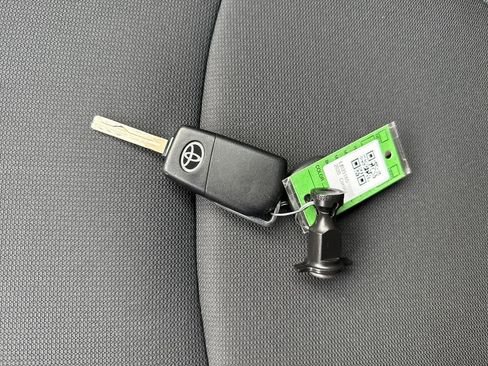 Used 2020 Toyota Corolla LE image 33