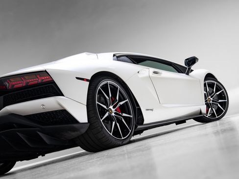 Used 2017 Lamborghini Aventador S image 4