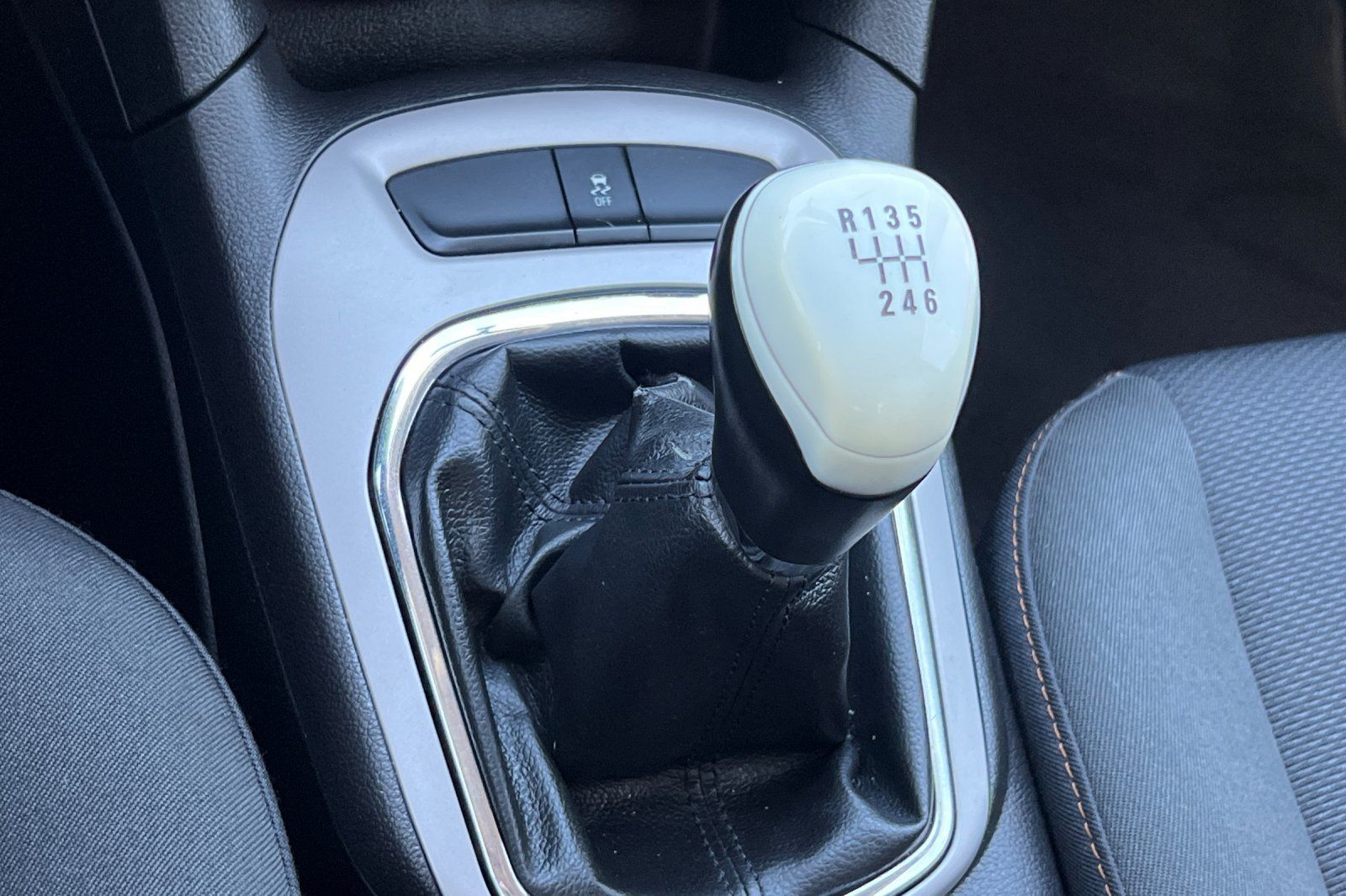 Used 2017 Chevrolet Cruze LS FWD image 21