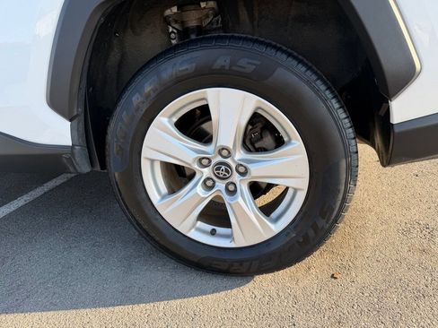 Used 2020 Toyota RAV4 XLE FWD image 30