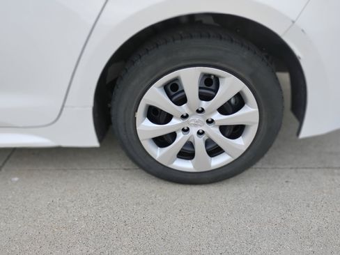 Used 2024 Toyota Corolla LE FWD image 31