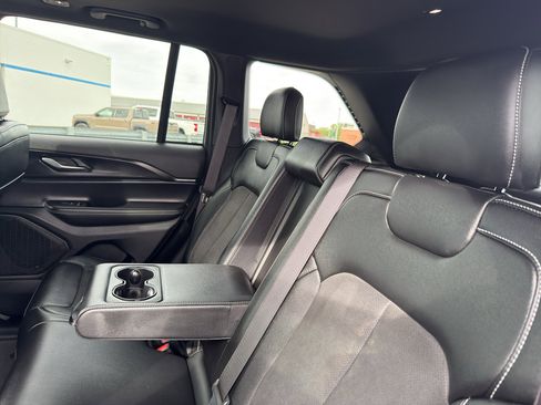 Used 2024 Jeep Grand Cherokee Altitude AWD/4WD image 34