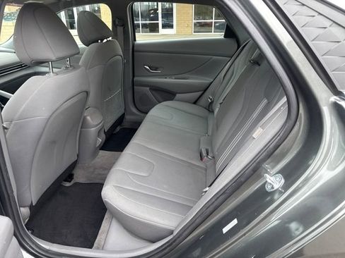 Used 2024 Hyundai Elantra SEL w/ Convenience Package image 20