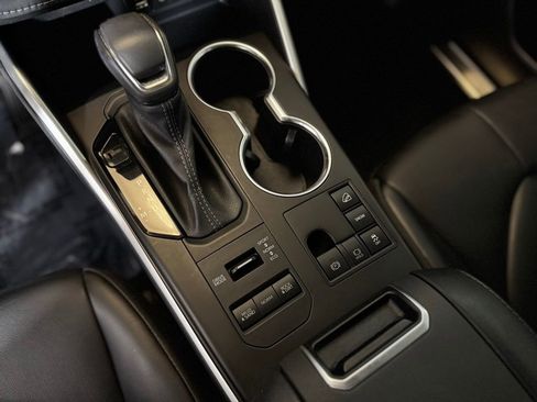 Used 2023 Toyota Highlander XLE image 19