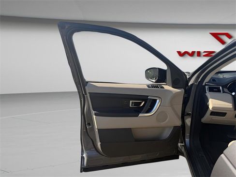 Used 2018 Land Rover Discovery Sport HSE image 11