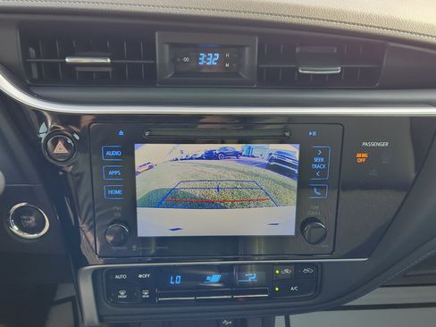 Used 2017 Toyota Corolla SE w/ SE Premium Package FWD image 19