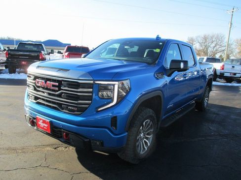 Used 2022 GMC Sierra 1500 AT4 w/ AT4 Premium Package image 11