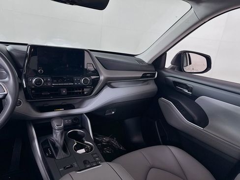 Certified 2024 Toyota Highlander XLE image 21