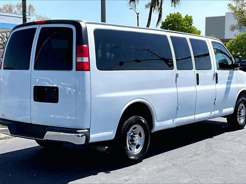 Used 2020 Chevrolet Express 3500 LT w/ LT Preferred Equipment Group RWD image 4