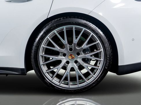 Used 2024 Porsche Panamera 4 w/ Premium Package image 28