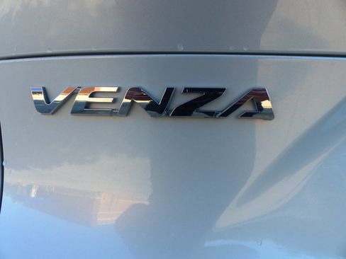 Used 2024 Toyota Venza Limited image 43