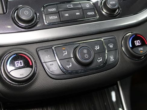 Used 2017 Chevrolet Impala LT FWD image 18
