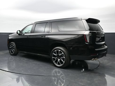 Used 2025 Chevrolet Suburban RST w/ Comfort Package AWD/4WD image 8
