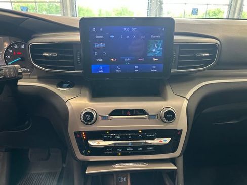 Used 2023 Ford Explorer XLT w/ Equipment Group 202A AWD/4WD image 3