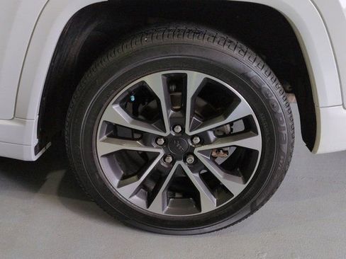 Used 2022 Jeep Grand Cherokee Overland AWD/4WD image 7