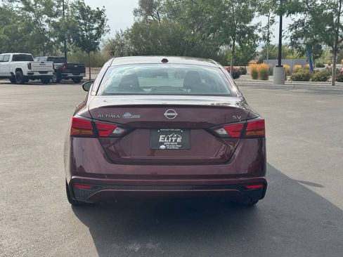 Used 2024 Nissan Altima 2.5 SV FWD image 7