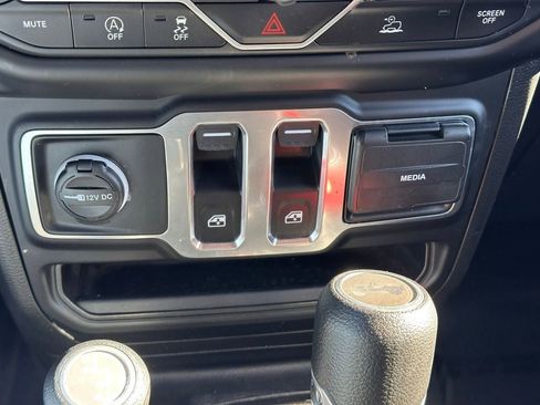 Used 2023 Jeep Wrangler Sport S image 28