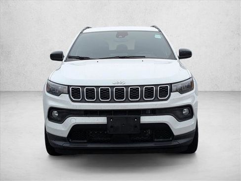 Used 2025 Jeep Compass Latitude image 2