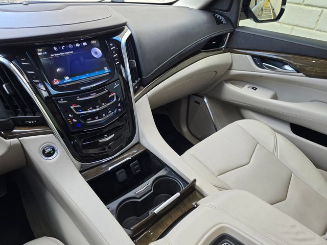 Used 2018 Cadillac Escalade ESV Premium Luxury AWD/4WD image 46