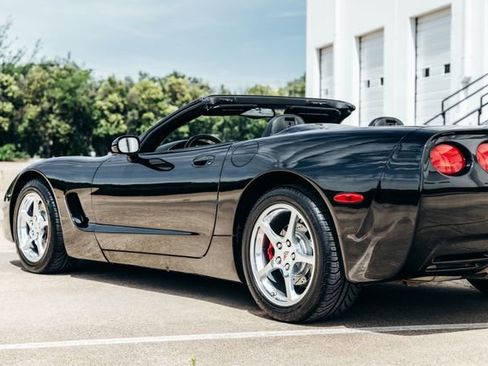 Used 2001 Chevrolet Corvette Convertible w/ Preferred Equipment Group2 RWD image 40