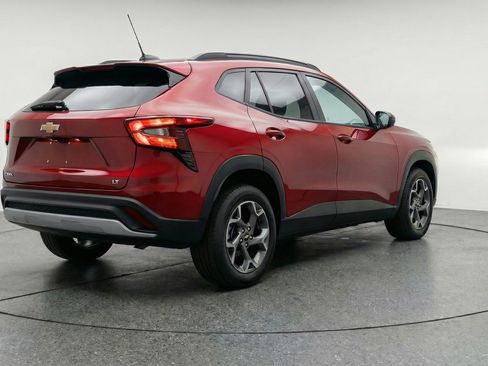 Used 2025 Chevrolet Trax LT image 9