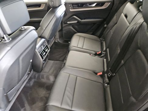 Certified 2025 Porsche Cayenne image 28