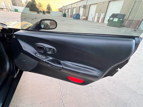 Used 2004 Chevrolet Corvette Convertible w/ Preferred Equipment Group image 11