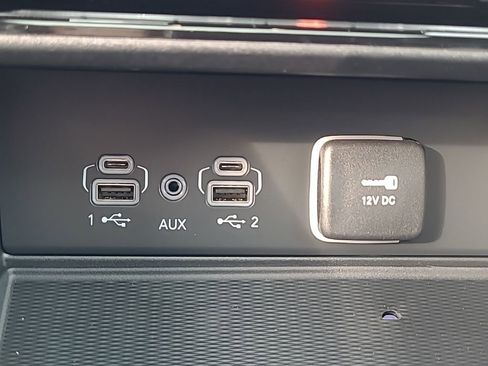New 2025 Jeep Grand Cherokee Altitude AWD/4WD image 38