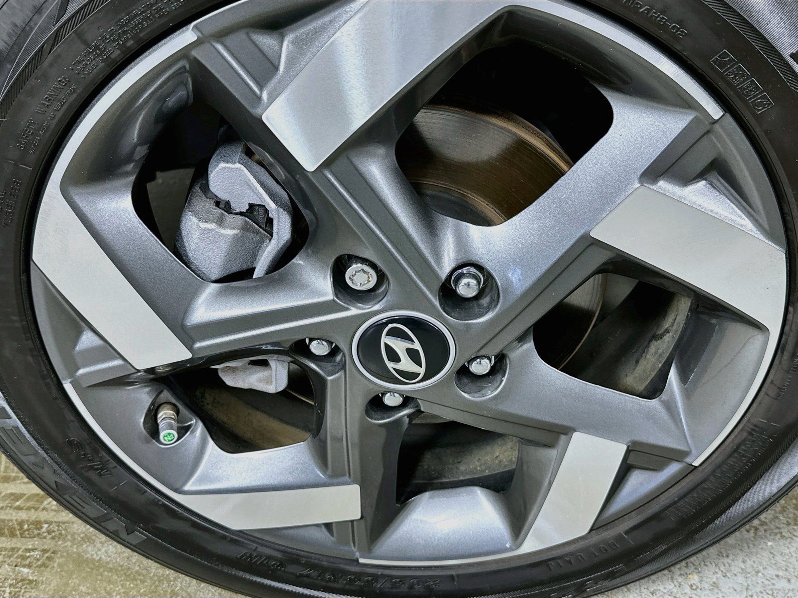 Used 2023 Hyundai Venue SEL FWD image 29