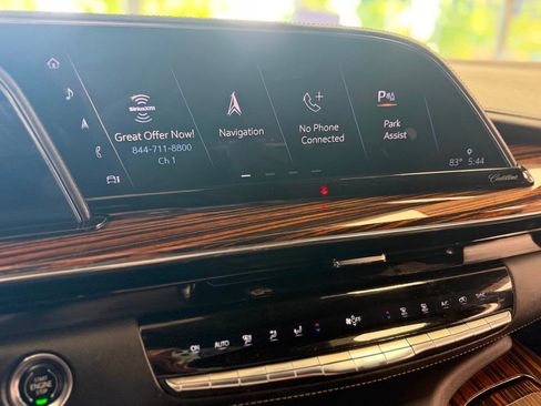 Used 2021 Cadillac Escalade Luxury AWD/4WD image 31
