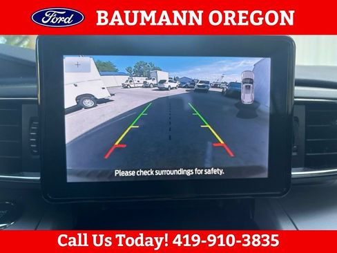 Used 2023 Ford Explorer XLT w/ Equipment Group 202A AWD/4WD image 22