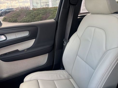 Certified 2023 Volvo XC40 B5 Plus w/ Protection Package Premier image 32
