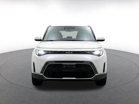 Used 2025 Kia Soul LX w/ LX Technology Package FWD image 2
