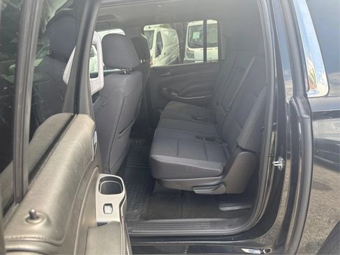 Used 2017 Chevrolet Suburban LS RWD image 10